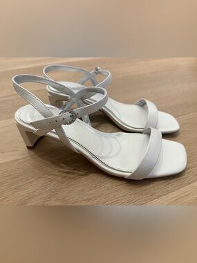 Women’s Donald Pilner White Strappy Mid-Heel Sandals